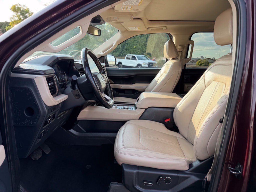 Used 2024 Ford Expedition Limited AWD/4WD image 23