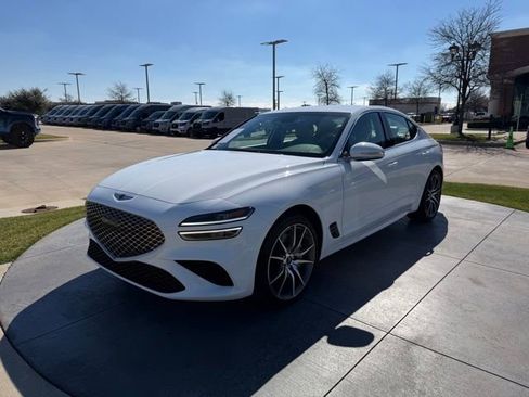 Used 2025 Genesis G70 2.5T image 3