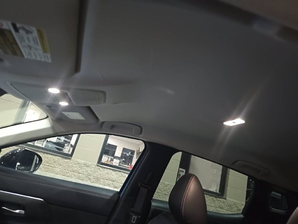 Used 2025 Nissan Kicks SR FWD image 12