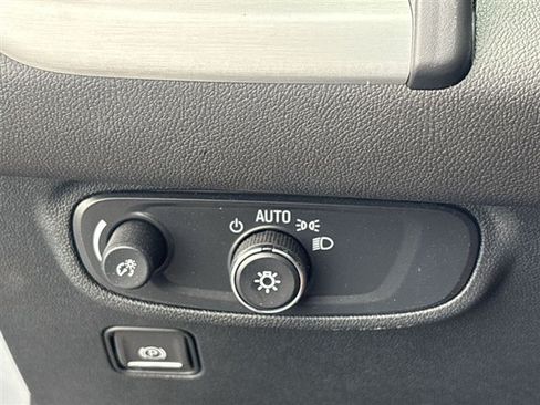 Used 2024 GMC Terrain SLE w/ Driver Convenience Package FWD image 17
