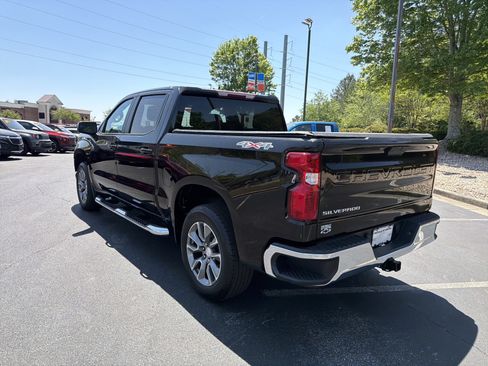 Used 2022 Chevrolet Silverado 1500 LT AWD/4WD image 7