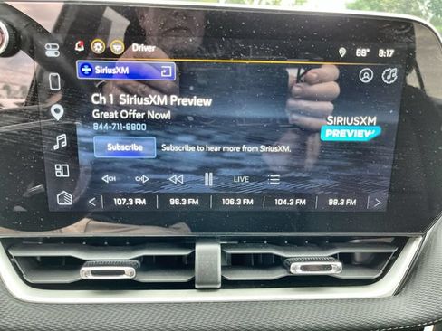 Used 2026 Chevrolet Equinox LT AWD/4WD image 13