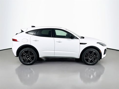 Certified 2024 Jaguar E-PACE R-Dynamic SE image 4