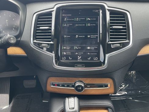 Used 2021 Volvo XC90 T6 Momentum w/ Protection Package Premier AWD/4WD image 18