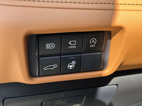 Used 2026 Toyota Highlander Platinum AWD/4WD image 29