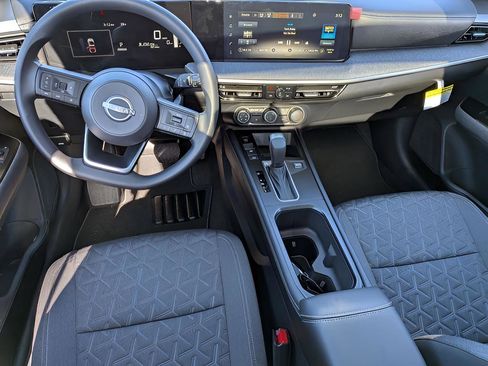 Used 2025 Nissan Kicks SV w/ SV Premium Package AWD/4WD image 22