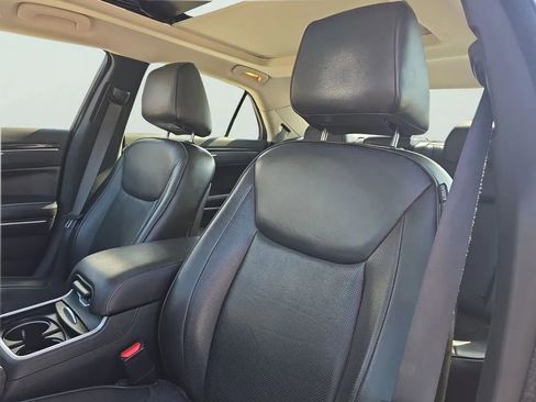 Used 2020 Chrysler 300 Limited RWD image 9