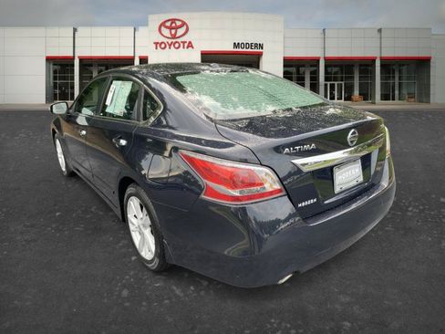 Used 2015 Nissan Altima 2.5 SV w/ Convenience Package FWD image 11