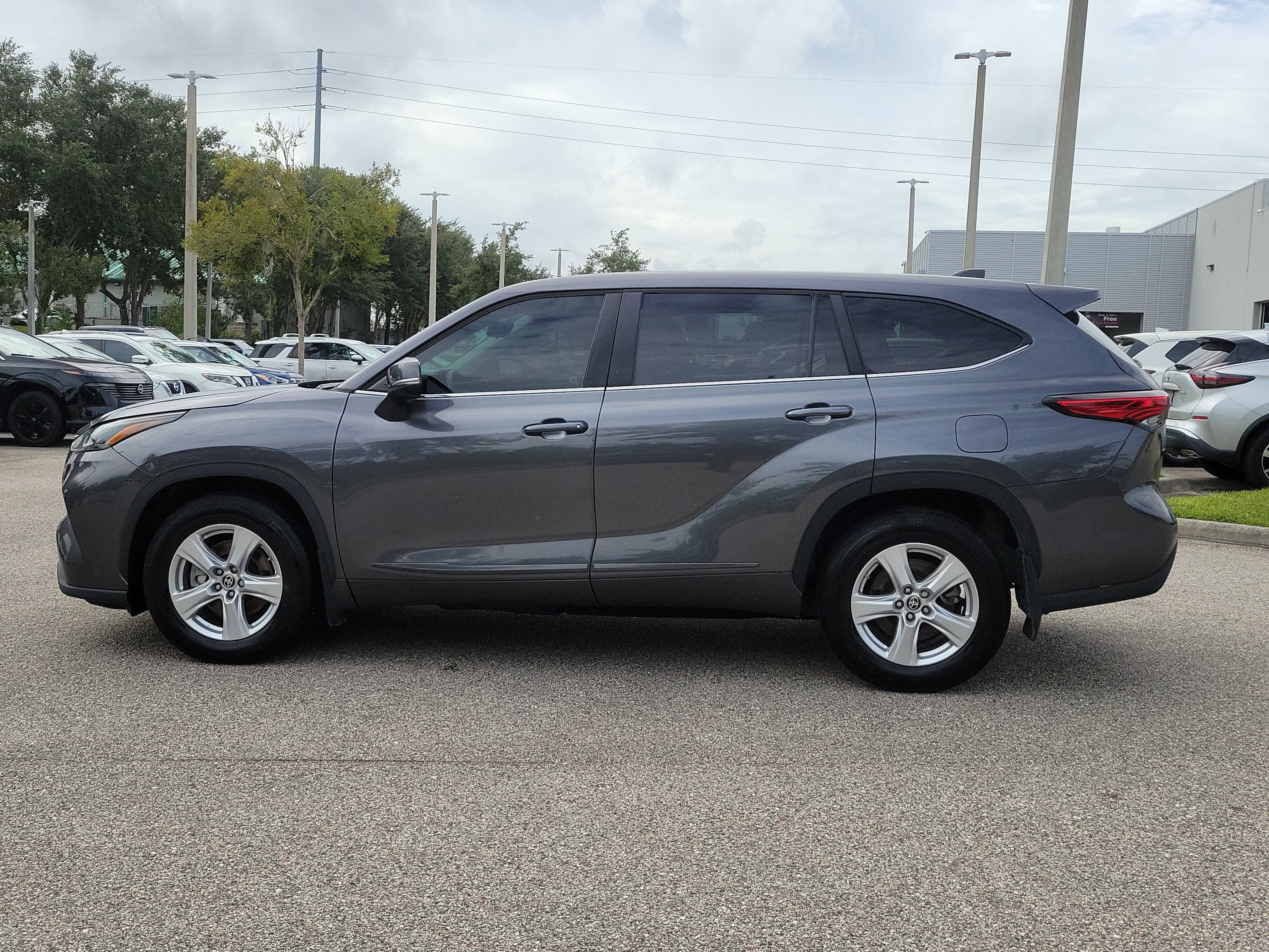 Used 2023 Toyota Highlander L w/ Protection Package #3 (TMS) FWD image 8