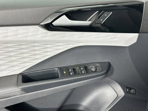 Used 2024 Volkswagen Taos S image 22