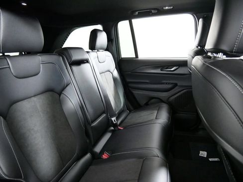 Used 2024 Jeep Grand Cherokee Altitude image 28