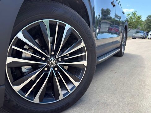 Used 2025 Toyota Grand Highlander AWD Hybrid image 2