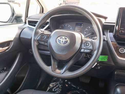 Used 2025 Toyota Corolla LE FWD image 17