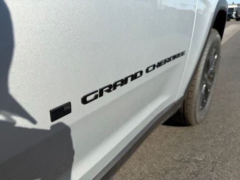 New 2026 Jeep Grand Cherokee L 4WD image 11