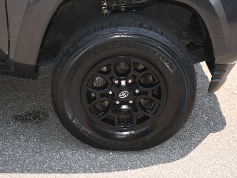 Certified 2021 Toyota Tacoma SR5 RWD image 20