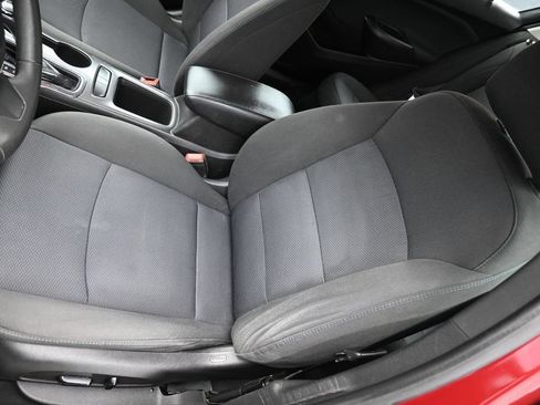 Used 2018 Chevrolet Cruze LT w/ Convenience Package FWD image 11