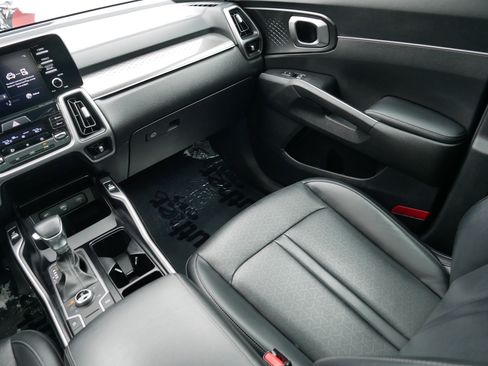 Certified 2021 Kia Sorento S w/ Panoramic Sunroof Package image 11