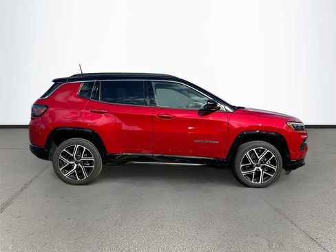 Certified 2025 Jeep Compass Limited w/ Elite Group AWD/4WD image 8