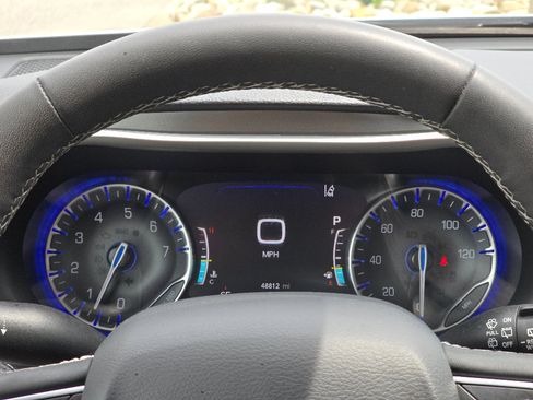 Used 2023 Chrysler Pacifica Touring-L AWD/4WD image 23