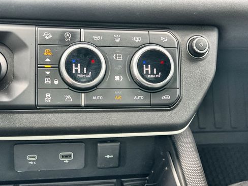Used 2021 Land Rover Defender 110 X-Dynamic SE image 20