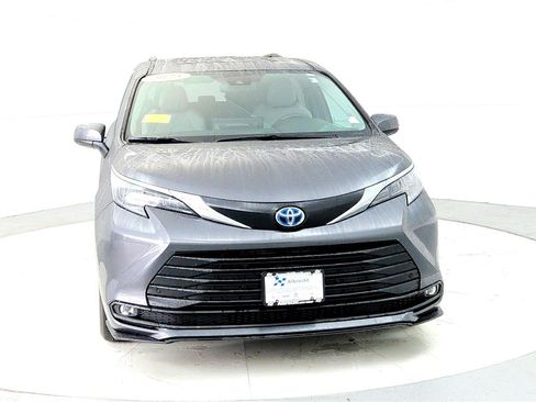 Used 2025 Toyota Sienna XLE w/ XLE Plus Package image 8