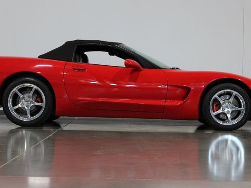 Used 2000 Chevrolet Corvette Convertible w/ Memory Pkg RWD image 24