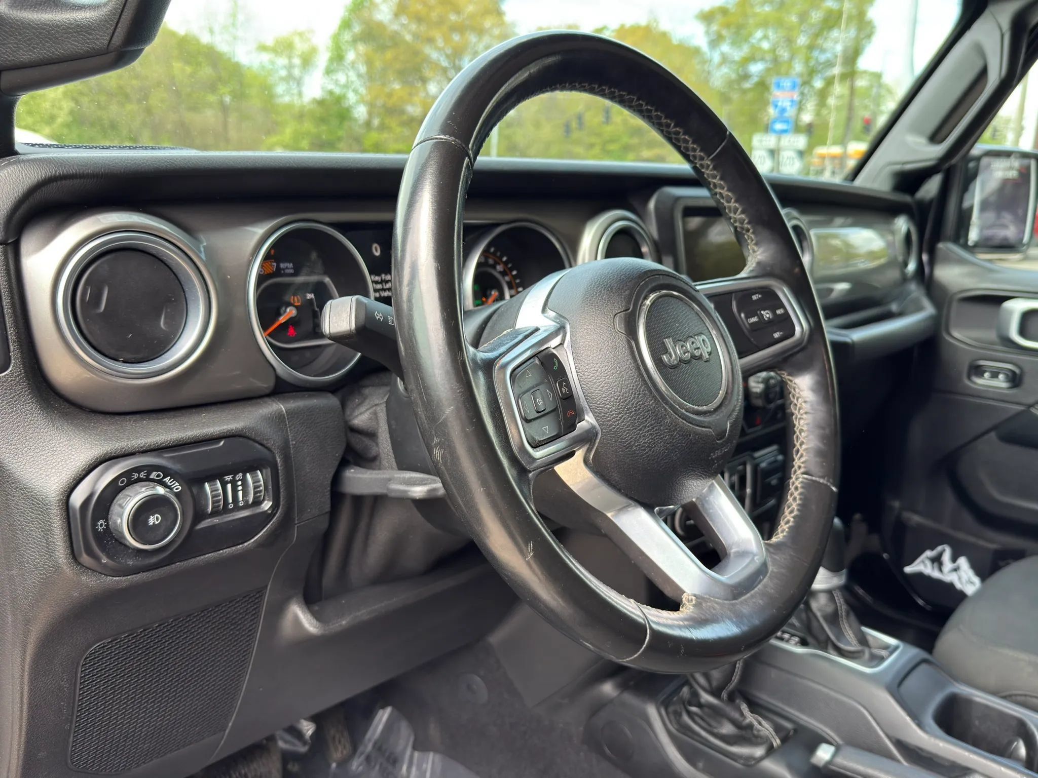 Used 2020 Jeep Wrangler Unlimited Sahara AWD/4WD image 34