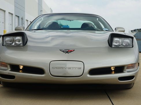 Used 2000 Chevrolet Corvette Coupe w/ Memory Pkg RWD image 24