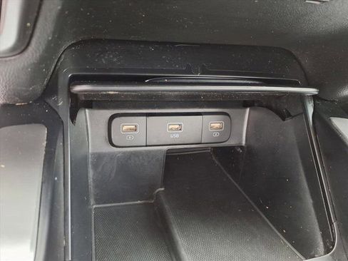 Used 2023 Kia Sorento LX image 18