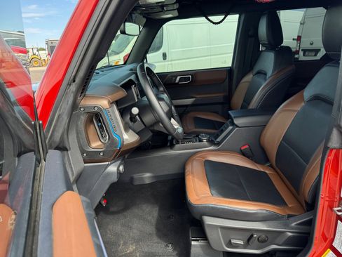 Used 2022 Ford Bronco Outer Banks w/ Sasquatch Package AWD/4WD image 12