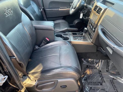 Used 2012 Jeep Liberty Limited Jet w/ Comfort/Convenience Group image 25