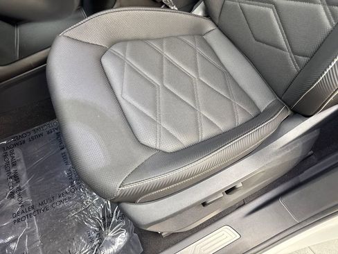 Used 2025 Volkswagen Atlas Cross Sport SE AWD/4WD image 30