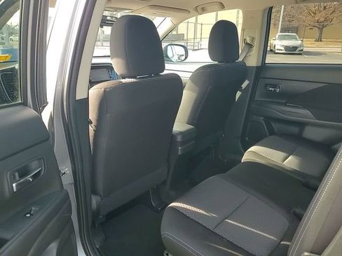 Used 2018 Mitsubishi Outlander ES image 28