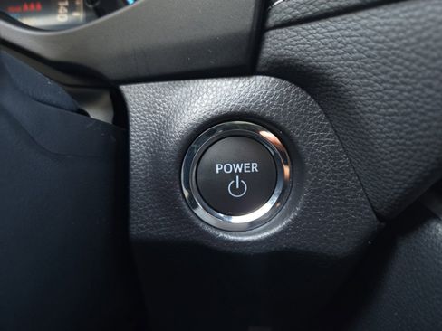 Used 2025 Toyota RAV4 XLE AWD/4WD image 17