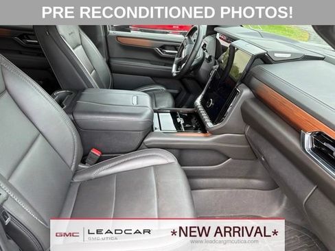 Used 2025 GMC Yukon Denali w/ Sun & Power Step Package AWD/4WD image 12