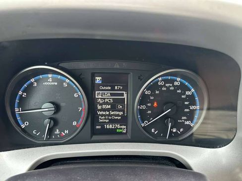 Used 2018 Toyota RAV4 XLE w/ Plus Extra Value Package AWD/4WD image 16