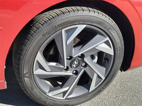 Used 2025 Hyundai Elantra Sport image 23