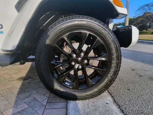 Used 2021 Jeep Wrangler Unlimited Sahara image 44