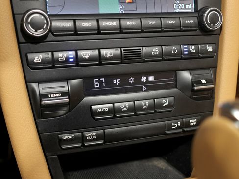 Used 2011 Porsche 911 Cabriolet image 19