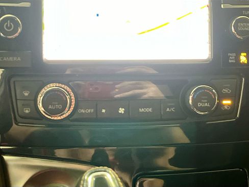 Used 2023 Nissan Maxima SR w/ Sport Mat Group FWD image 16