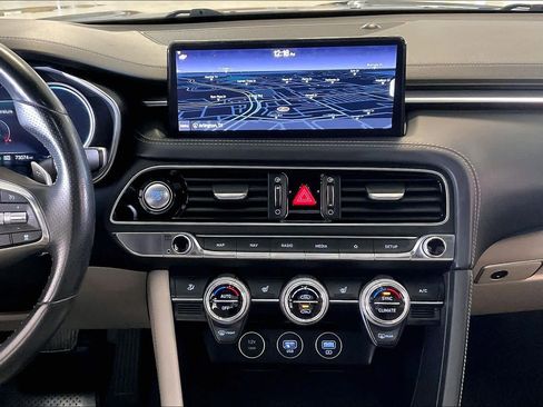 Used 2022 Genesis G70 2.0T image 7