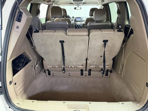 Used 2012 Volkswagen Routan SE image 18