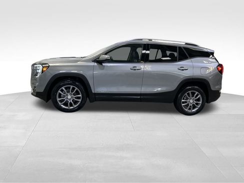 Used 2024 GMC Terrain SLT image 3