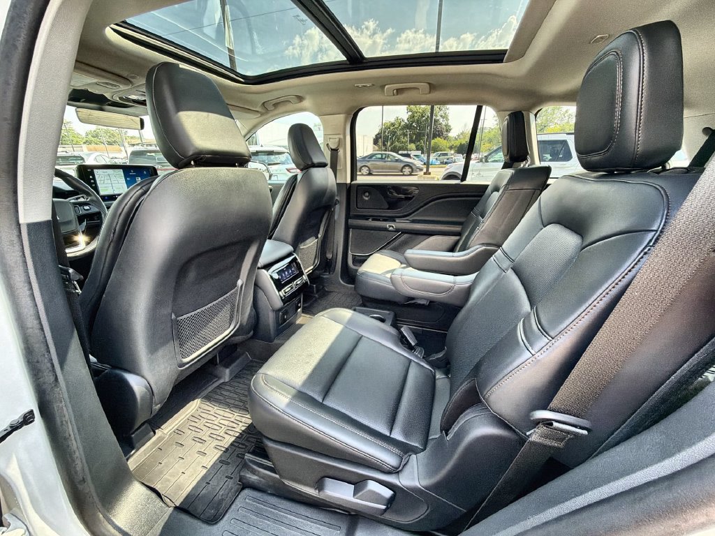 Used 2025 Lincoln Aviator 2WD w/ Equipment Group 101A image 27