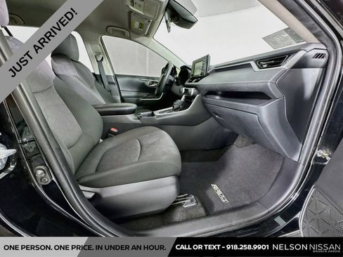 Used 2020 Toyota RAV4 XLE FWD image 25