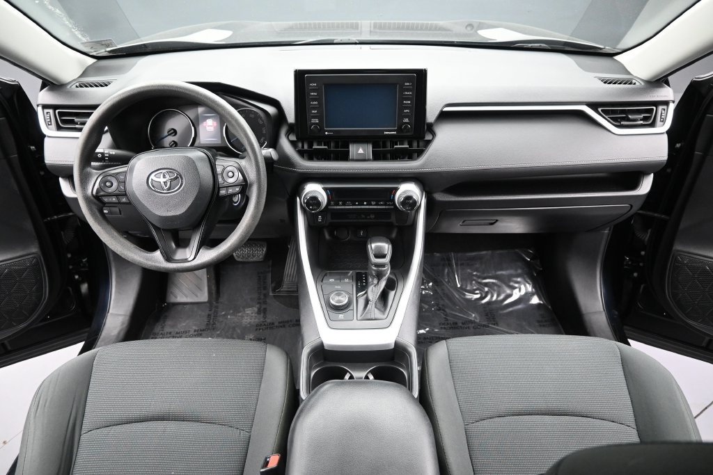 Used 2021 Toyota RAV4 LE AWD/4WD image 16