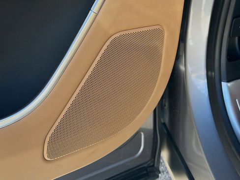 Used 2025 Land Rover Range Rover SE image 25