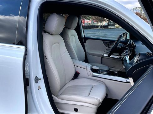 Used 2020 Mercedes-Benz GLB 250 4MATIC w/ Premium Package image 8