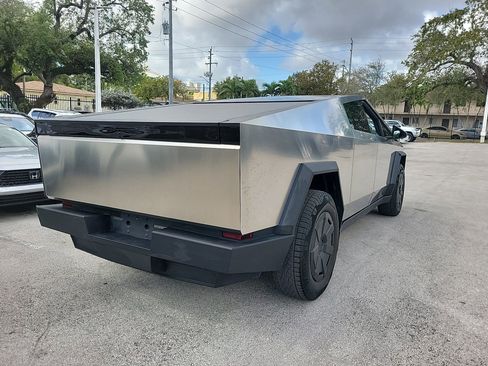 Used 2025 Tesla Cybertruck AWD Crew Cab image 10