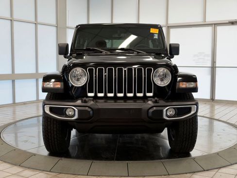 Used 2021 Jeep Wrangler Unlimited Sahara image 3